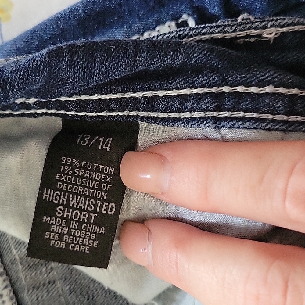 Shorts - Picture 3 of 3